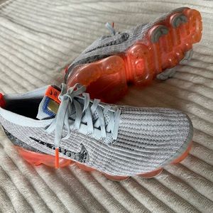 SOLD @@@@@Nike vapor max -use twice - almost brand New -size 9